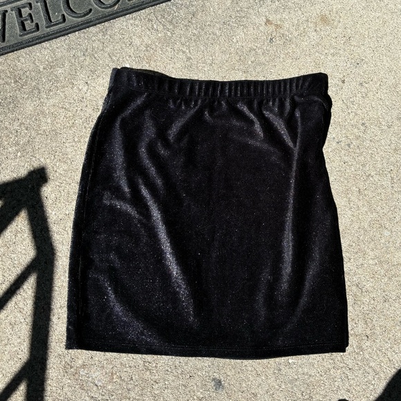 Garage matching top and skirt. - Picture 2 of 4